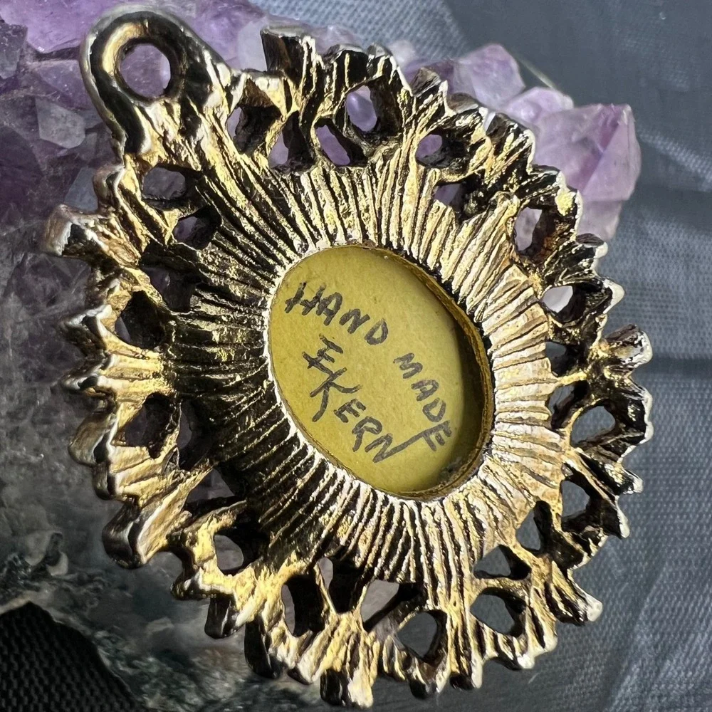 Vtg‎ Dried Flower Pendant Handmade Signed Lucite Dome Gold Tone Victorian Gothic